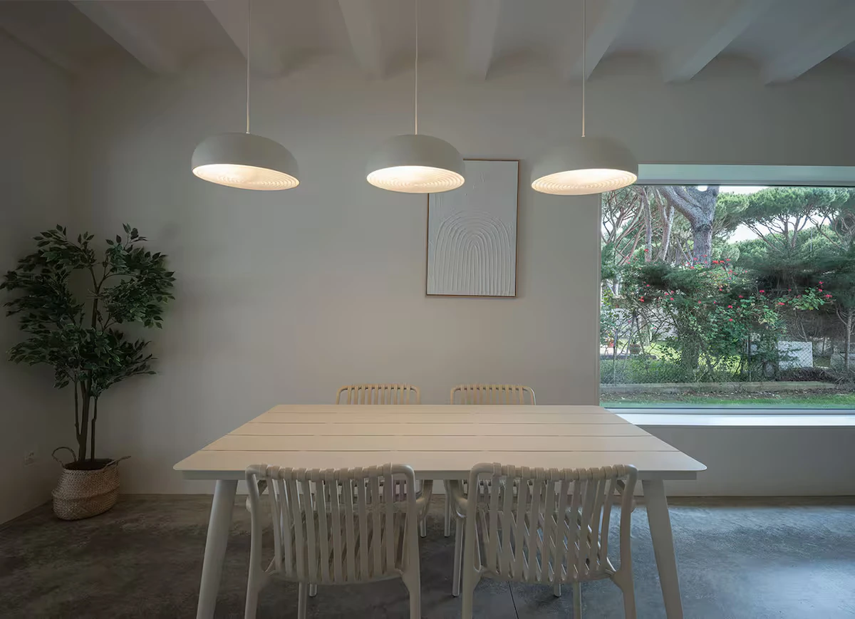 Comedor moderno villa alquiler vacacional roche conil cadiz