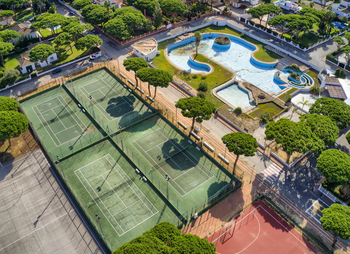 Urbanización roche pistas deportivas padel tenis baloncesto cadiz