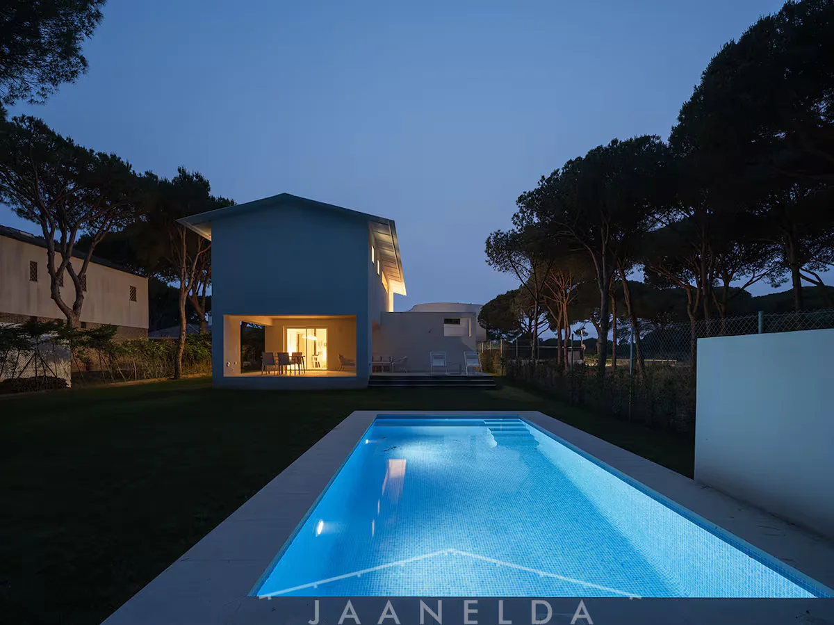 Villa lujo piscina noturna noche cadiz jaanelda